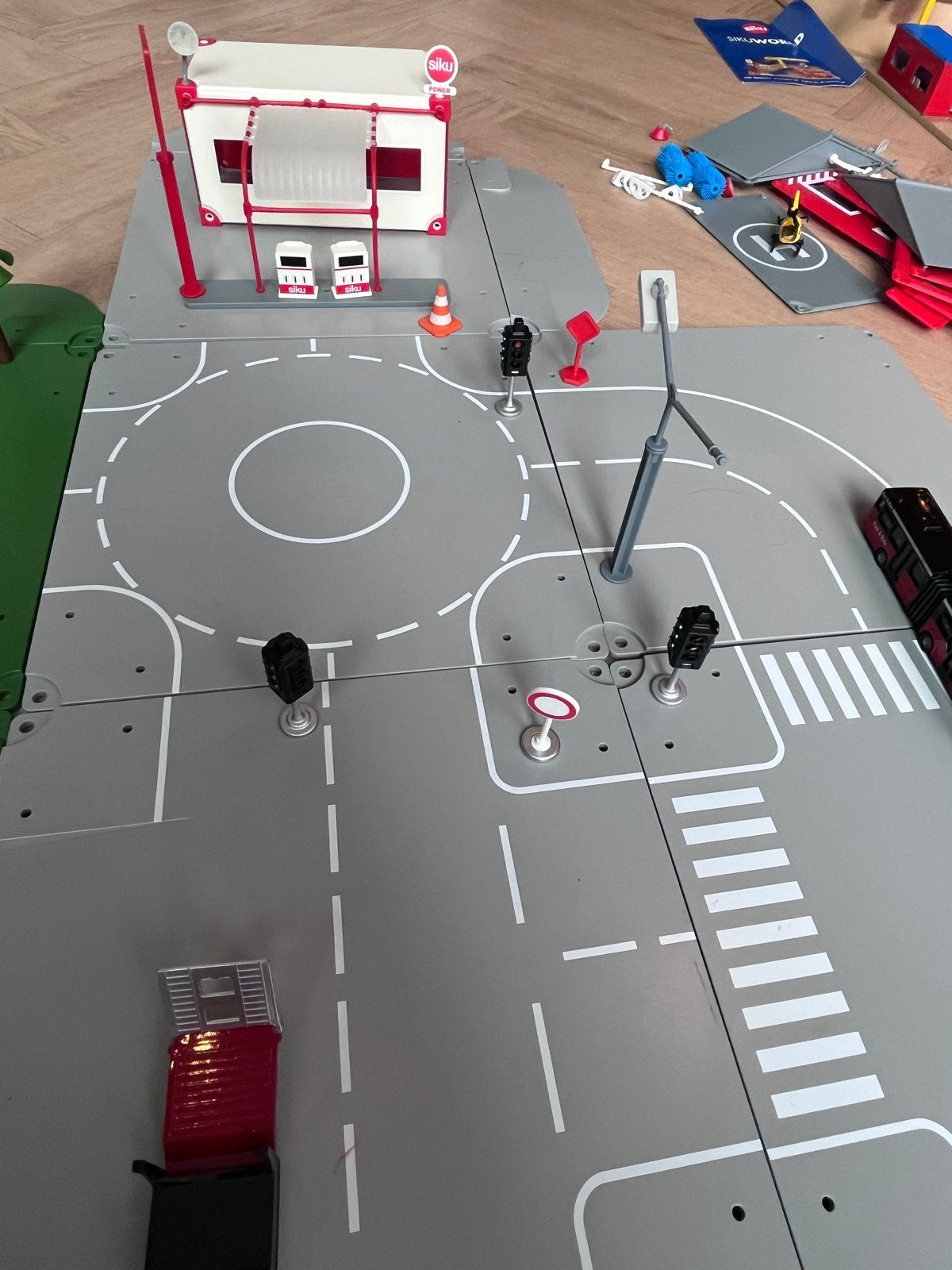 Grote Siku World set met veel auto's en accessoires, Ophalen of Verzenden, Gebruikt