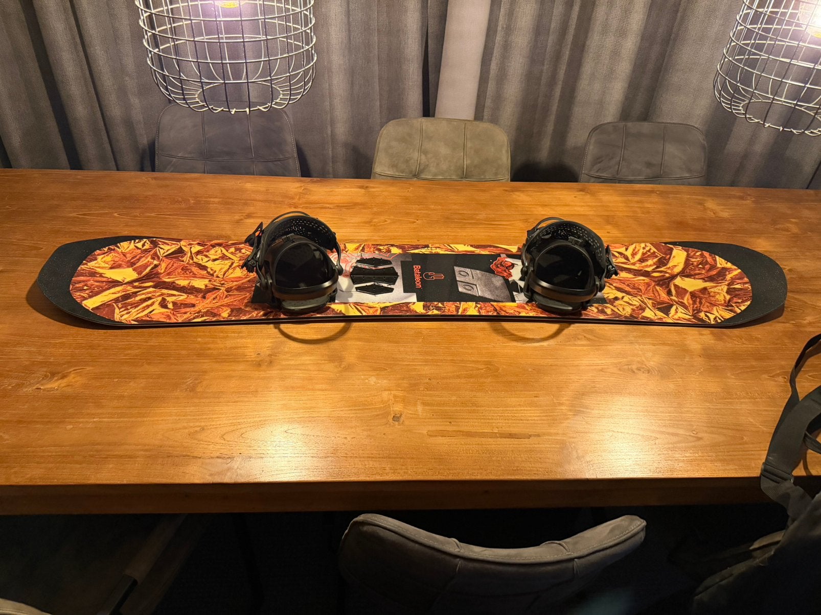 Bataleon Fun.kink Snowboard 159W inc. Bataleon Fly Bindingen, Ophalen, Zo goed als nieuw, Board