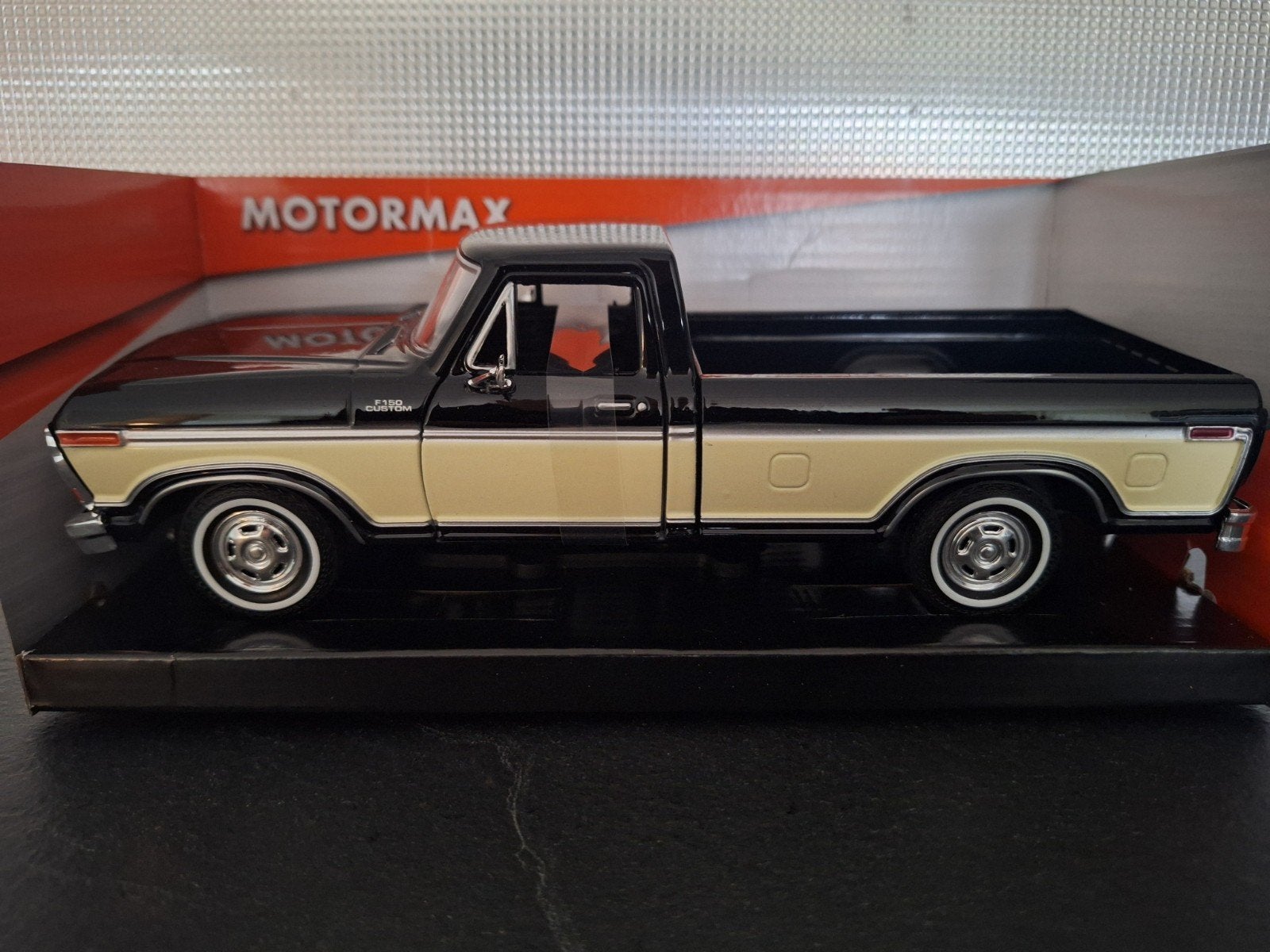 Ford F-150 Pick-up Custom 1979  Schaal 1:24, Hobby en Vrije tijd, Modelauto's | 1:24, Nieuw, Ophalen of Verzenden, Motormax, Motormax