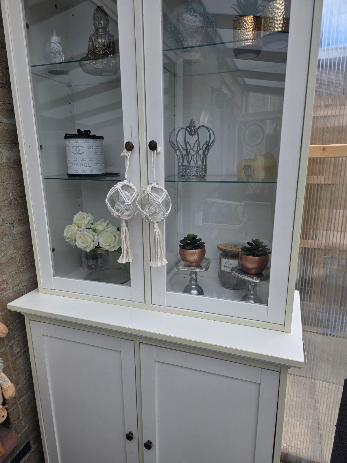 Witte vitrinekast met opbergruimte, Ophalen, Glas, 50 tot 100 cm, 25 tot 50 cm