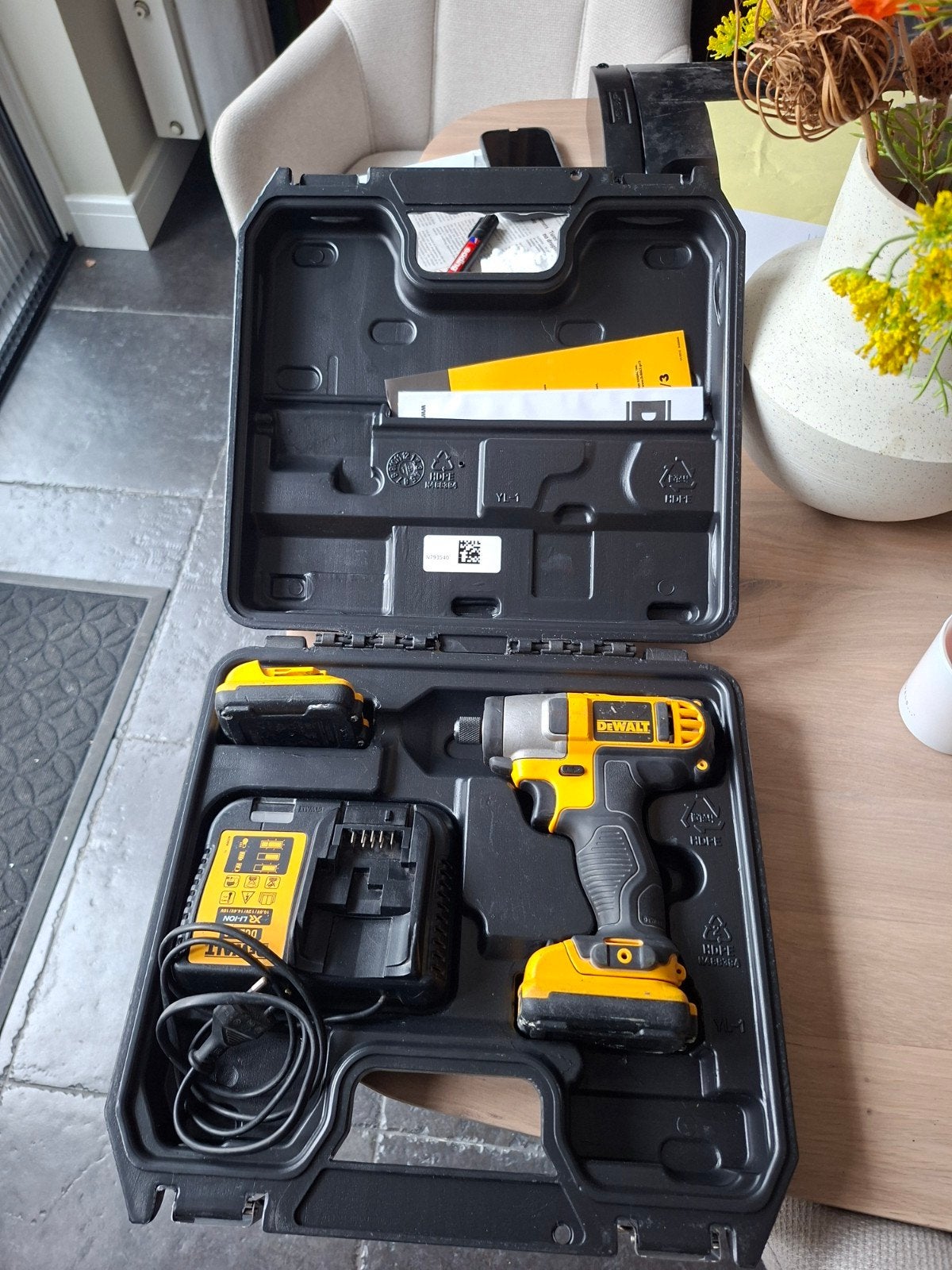 Dewalt schroefmachine DCF815 inclusief accu en oplader, Ophalen of Verzenden, Gebruikt, Boor- en Schroefmachine