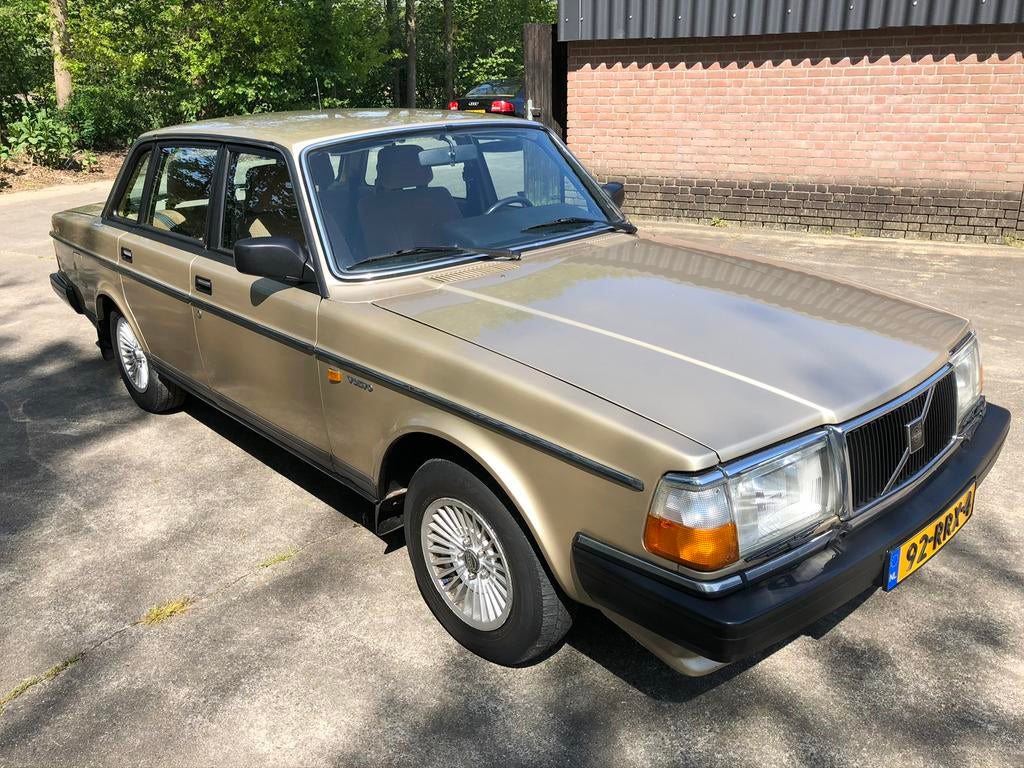 Volvo 240 2.3 GLE AUT U9 1988 Beige Topstaat., Auto's, Volvo, Particulier, Centrale vergrendeling, Elektrische ramen, Isofix, Lichtmetalen velgen
