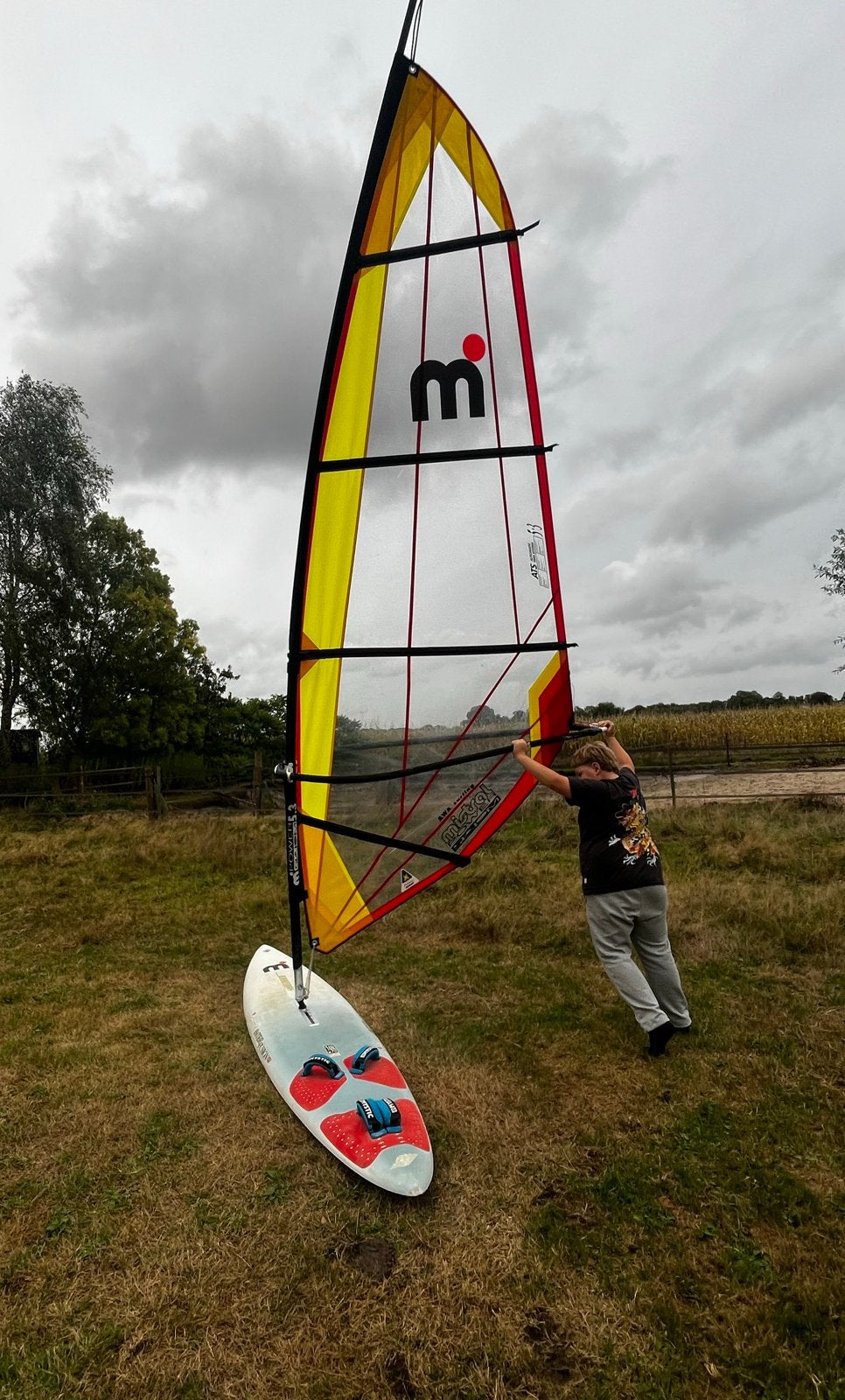 Complete windsurf set met 2 zeilen, Watersport en Boten, Windsurfen, Ophalen, Met zeil(en), Gebruikt, 5 tot 6.5 m²