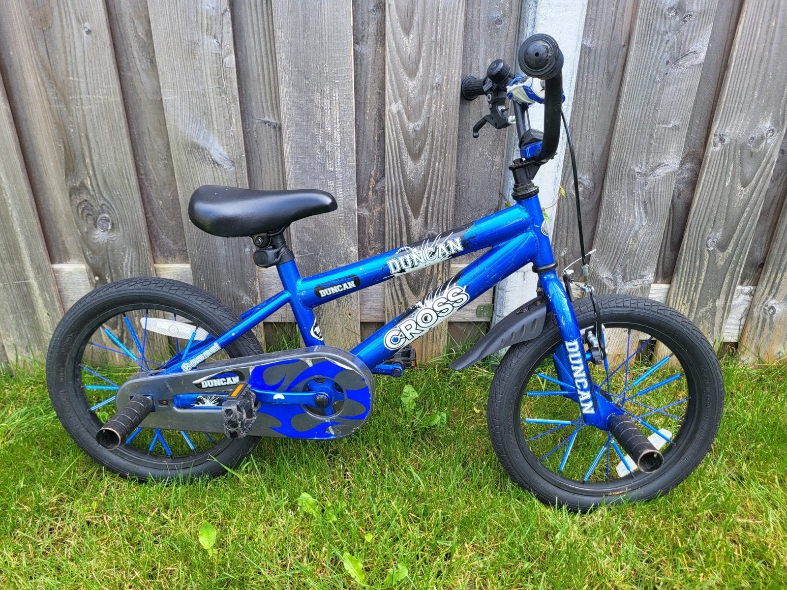 16 inch kinderfiets/BMX, zijwieltjes meegeleverd
