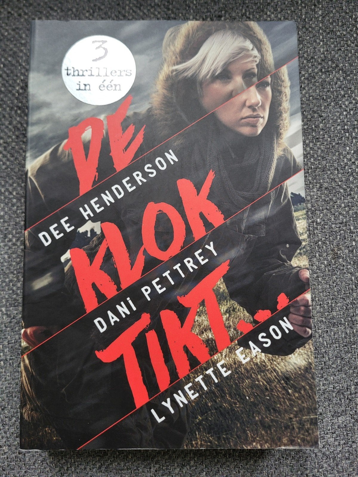 De Klok Tikt... - 3 thrillers in één (Dee Henderson e.a.), Ophalen, Zo goed als nieuw, Dee Henderson, Dani Pettrey, Lynette Eason