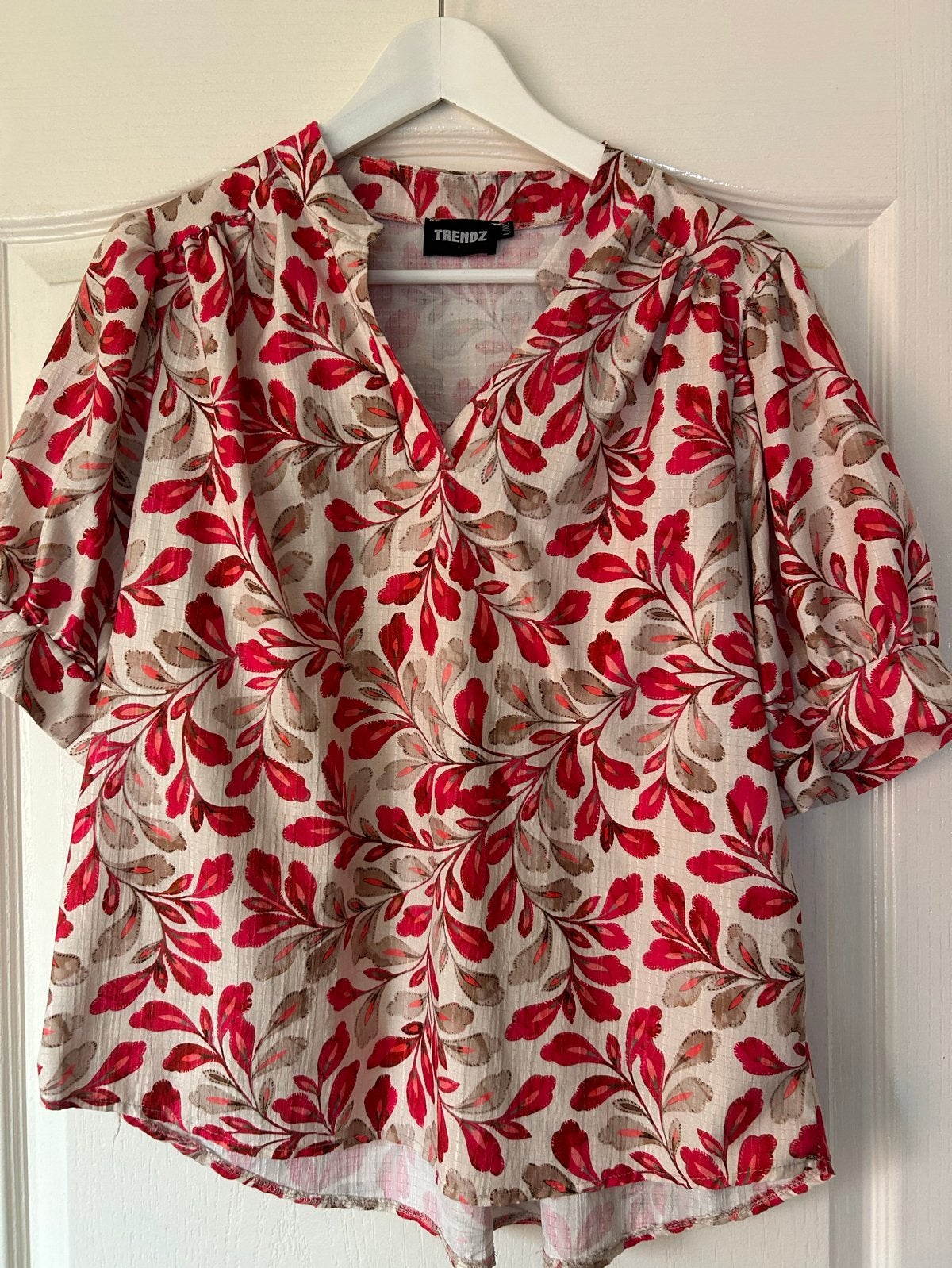 TRENDZ Blouse met bloemenprint - Maat L/XL, Kleding | Dames, Maat 42/44 (L), Ophalen of Verzenden, Zo goed als nieuw, Korte mouw