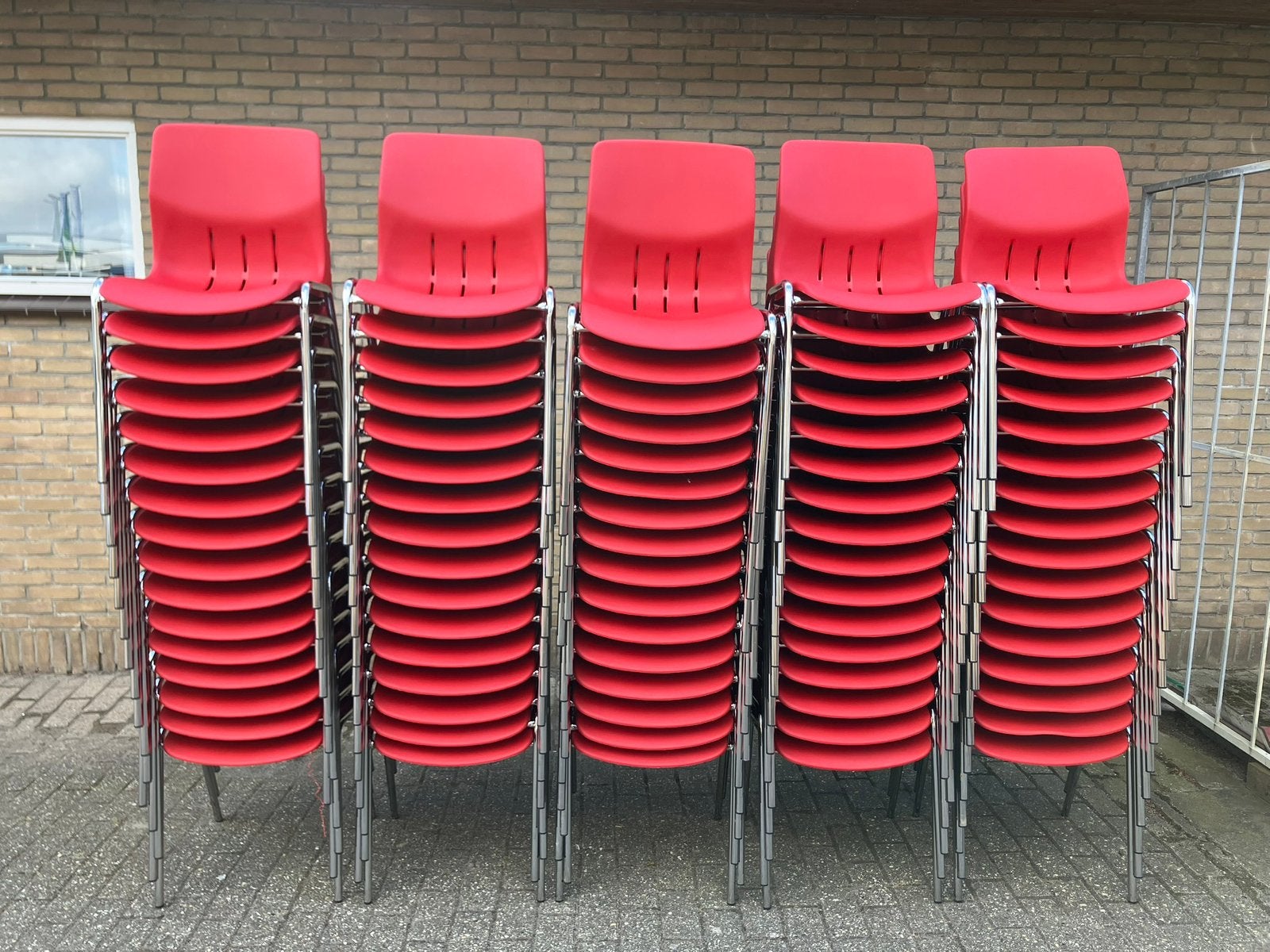 Stapelstoelen Denver Italia rood kantinestoelen zaalstoelen, Ophalen, Nieuw, Rood, Metaal