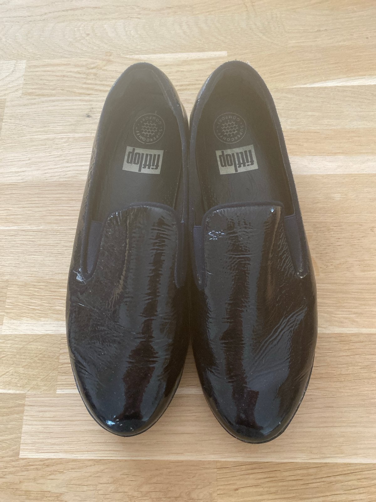 FitFlop Supercomff Instappers donkerblauw Lakleer Maat 40, Ophalen of Verzenden, Zo goed als nieuw, Zwart, Instappers
