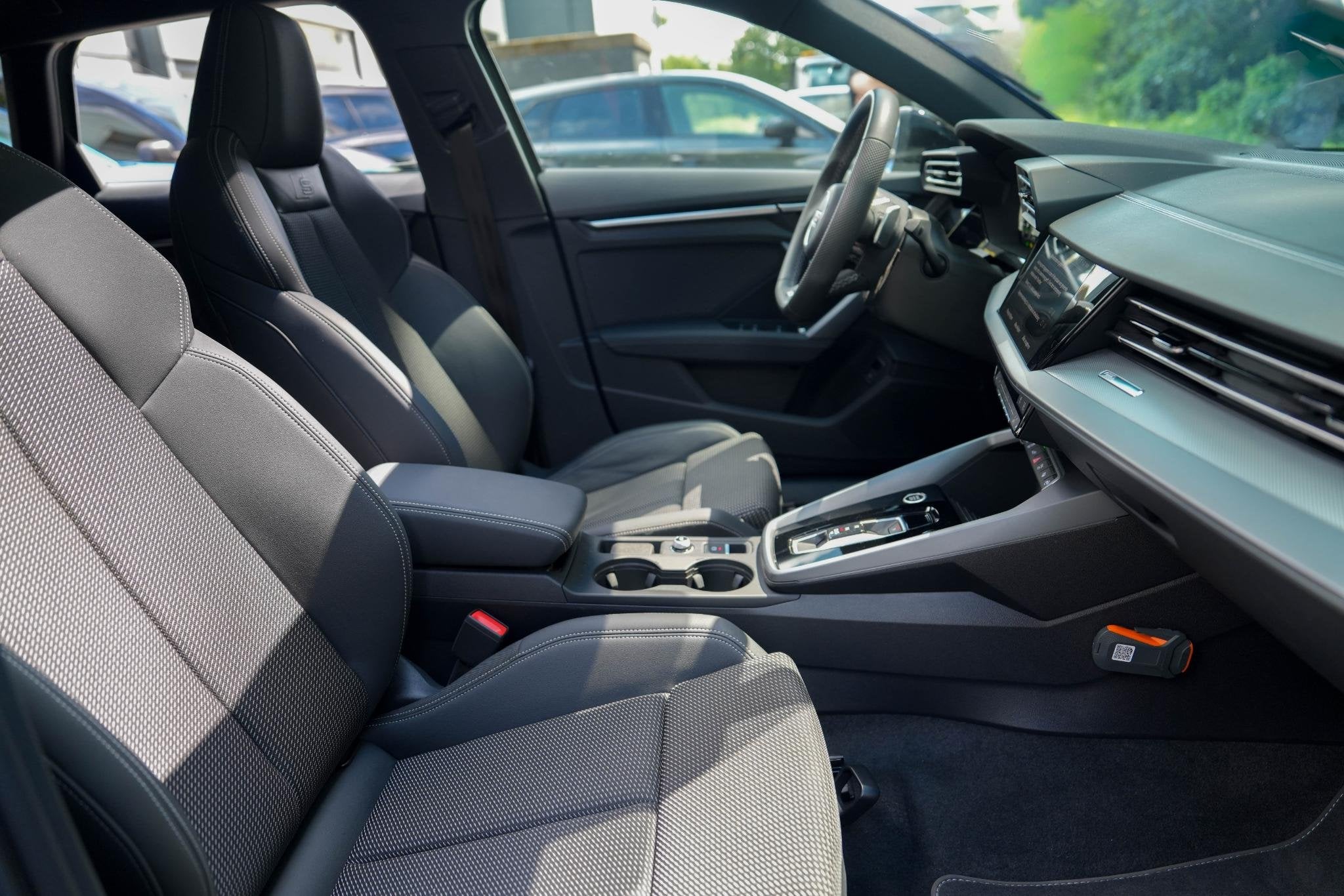 Foto 11 van Audi A3 Sportback 40 TFSI e S edition | Pano | Matrix | Carp