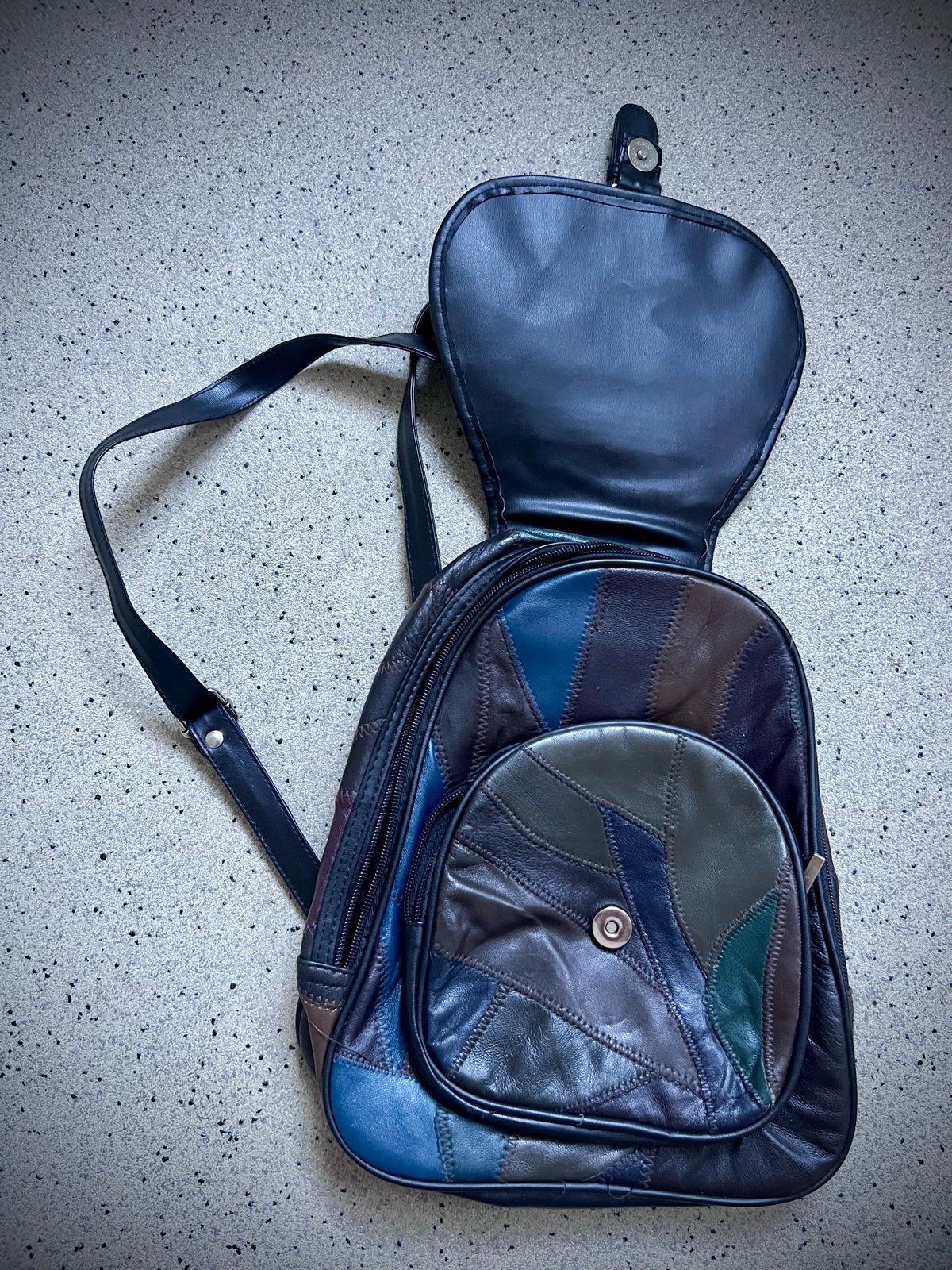 Patchwork Rugzakje met Diverse Vakken, Overige merken, Gebruikt, Ophalen of Verzenden, Minder dan 25 cm