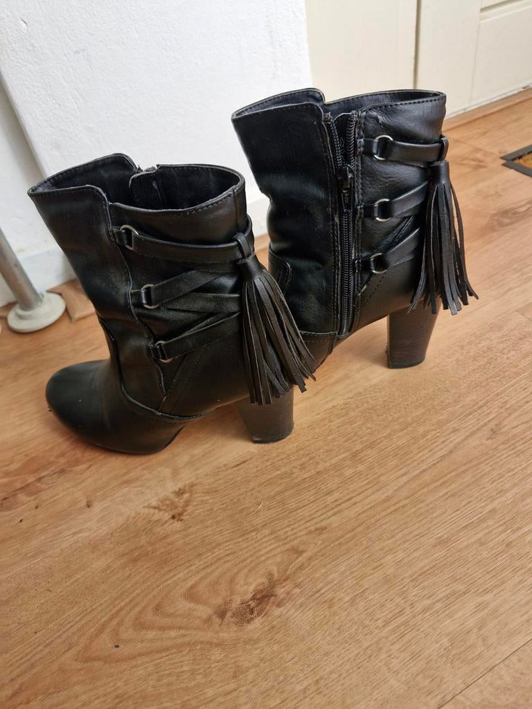 Gratis zwarte enkellaarzen met hak maat 36, Kleding | Dames, Schoenen, Ophalen of Verzenden, Zo goed als nieuw, Zwart