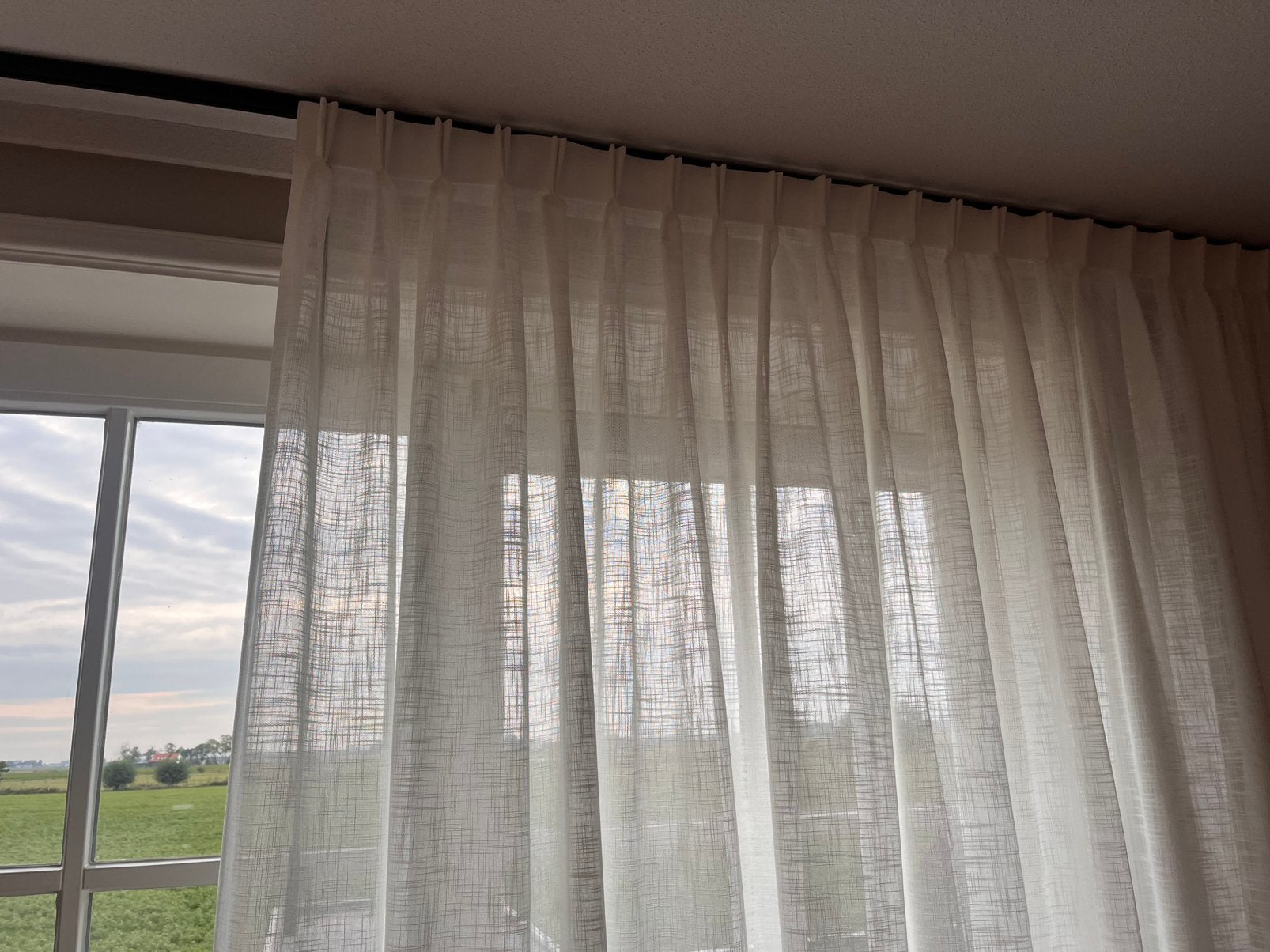Nieuw off white inbetween gordijn 2.35br x 2.25h, Overige merken, Wit, Nieuw, 235 cm