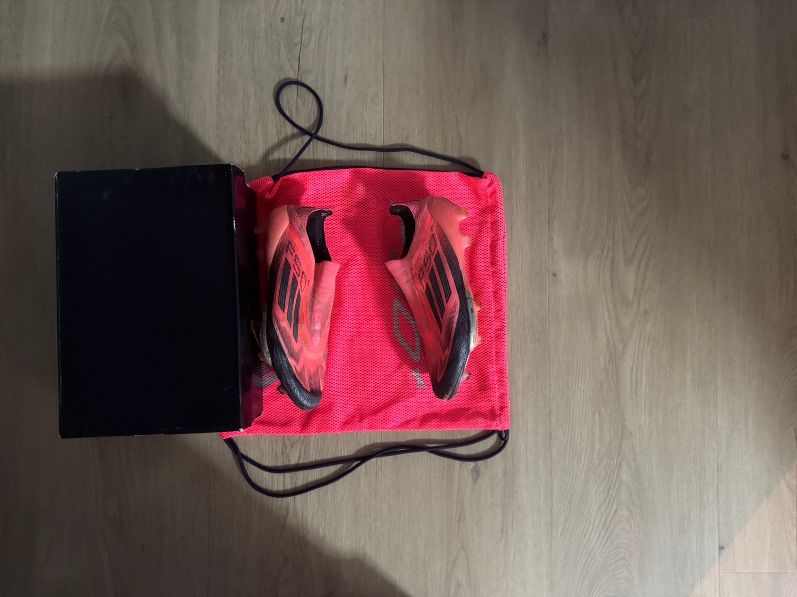 Adidas F50+ voetbalschoenen rood 41,5 FG( MOET SNEL WEG !!!), Maat XS of kleiner, Ophalen of Verzenden, Zo goed als nieuw, Schoenen