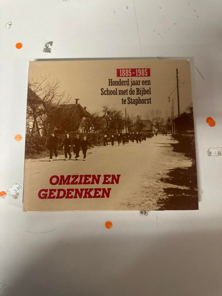 Omzien en Gedenken: 100 jaar School met de Bijbel Staphorst, Ophalen of Verzenden, 20e eeuw of later, Gelezen