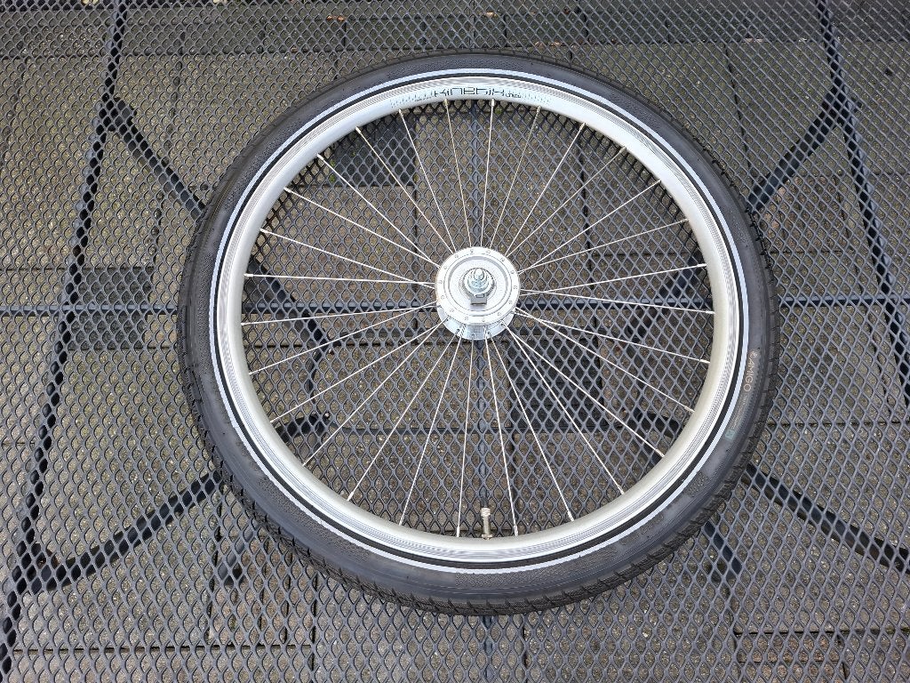 Dahon voorwiel 24 inch Kinetix (Dahon Glide) naafdynamo, Fietsen en Brommers, Zo goed als nieuw, Aluminium, Dahon, Ophalen