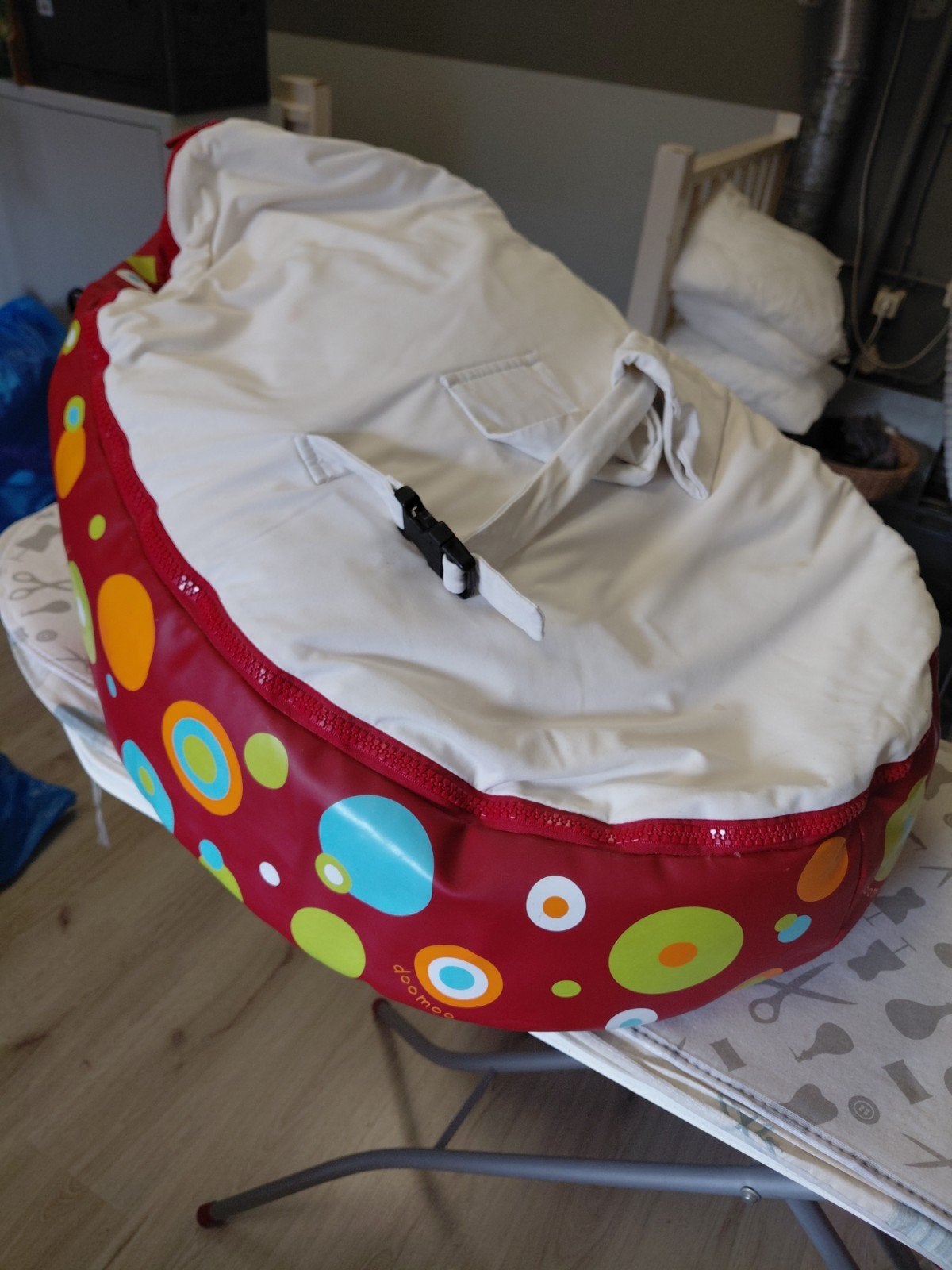 Doomoo Comfy Baby Zitzak - Rood met stippen, Kinderen en Baby's, Ophalen of Verzenden