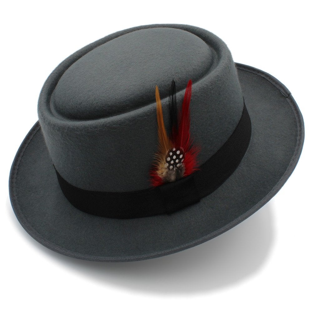 Grijze pork pie hoed met veer / heren dames wollen fedora, Verzenden, Nieuw, Hoed