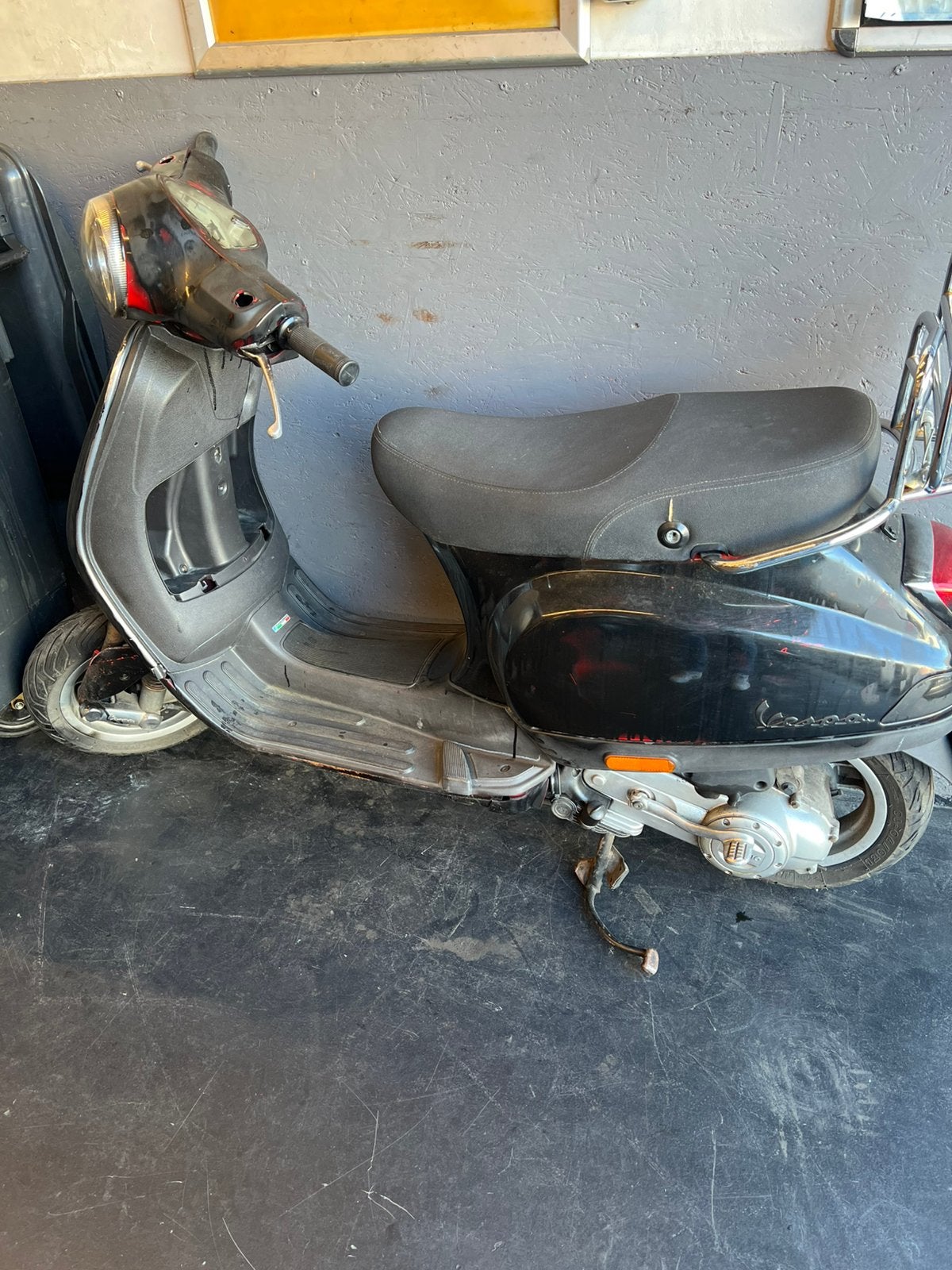 Vespa lx50 4t voor export of opknappen 2012 met kenteken, Fietsen en Brommers, Brommeronderdelen | Scooters, Ophalen, Gebruikt
