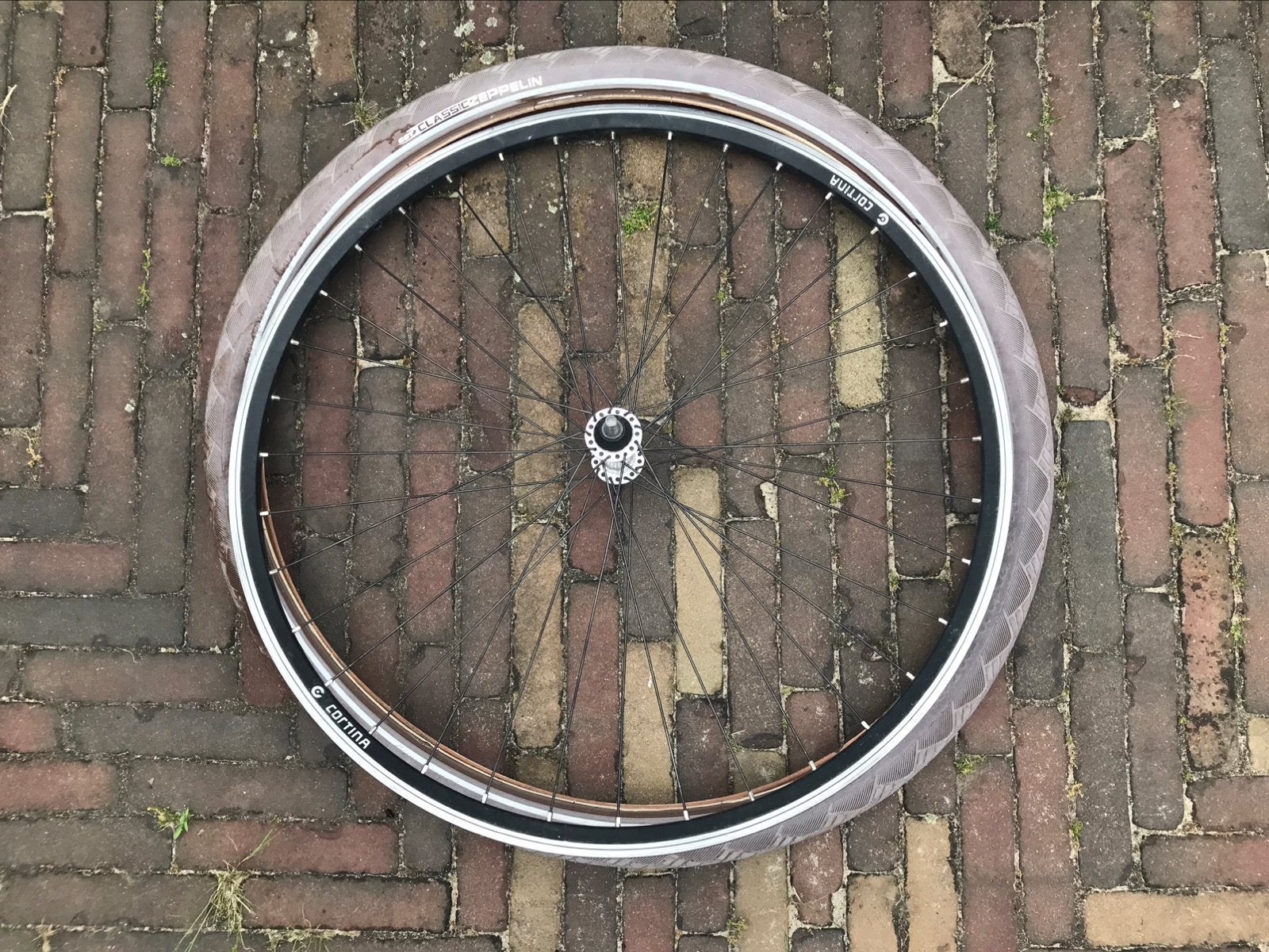Cortina voorwiel 28” met CST band 28x2.00 wiel heeft slag, Gebruikt, Band, Ophalen of Verzenden, Cortina