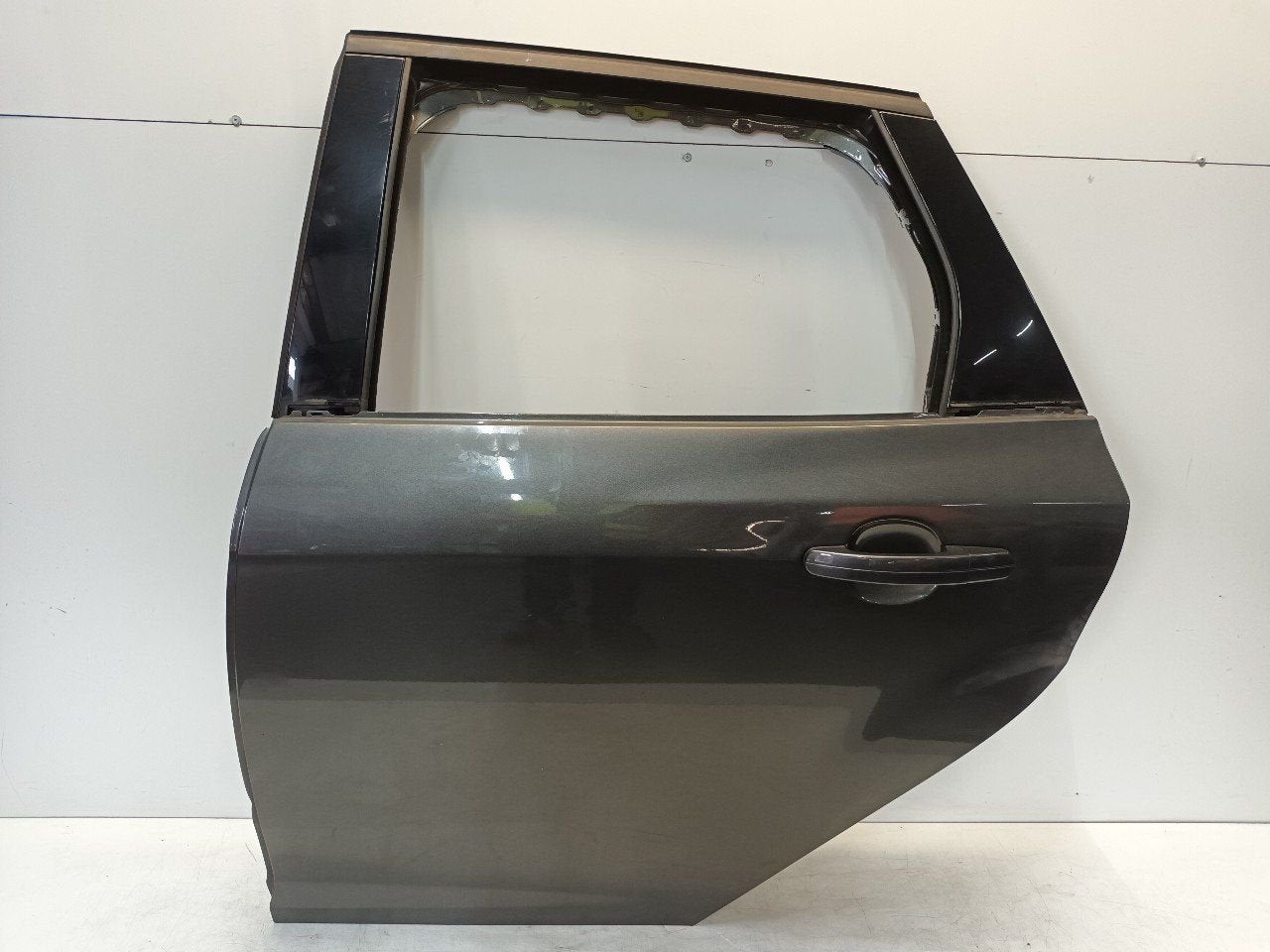Portier links achter Ford Focus, Auto-onderdelen, Onderdelen@venauto.nl, Van der Ven Autorecycling B.V., Gebruikt, Ettenseweg 76, 4706 PB Roosendaal, The Netherlands