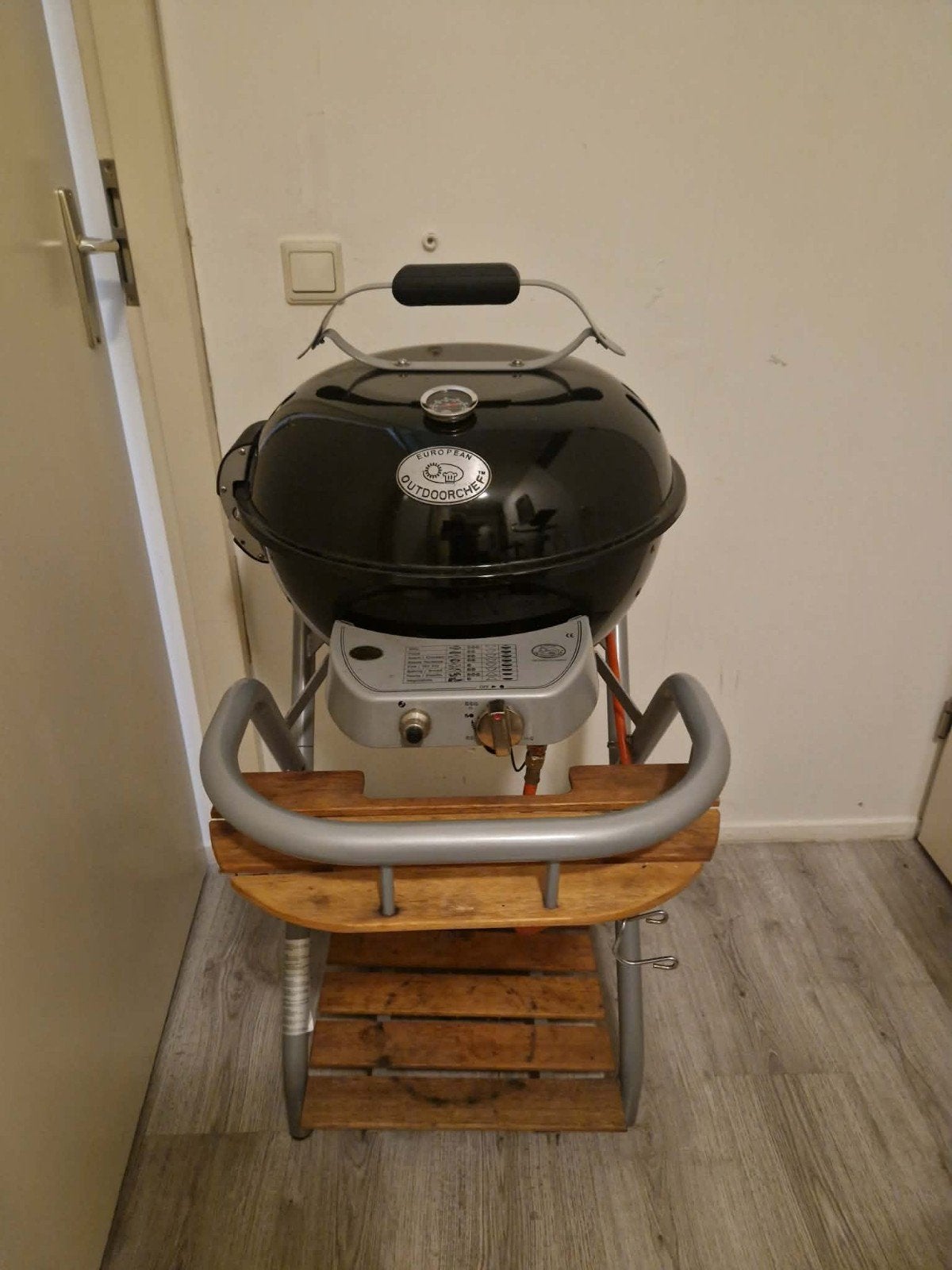 Compacte European Outdoorchef gasbarbecue met thermometer, Tuin en Terras, Ophalen, Zo goed als nieuw, European Outdoorchef