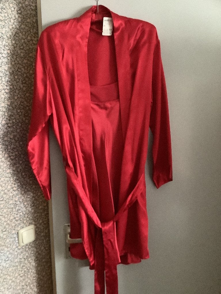 Rode ochtendjas + sleepdress van zijde maat XL NIEUW, Hunkemöller, Ophalen of Verzenden, Nieuw, Maat 46/48 (XL) of groter