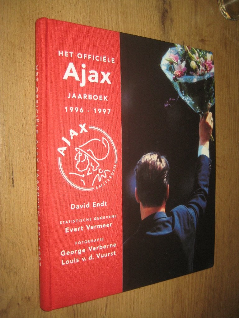 het officiele ajax jaarboek 1996-1997 - david endt  ( ajax ), Boeken, Ophalen of Verzenden, Zo goed als nieuw, Balsport