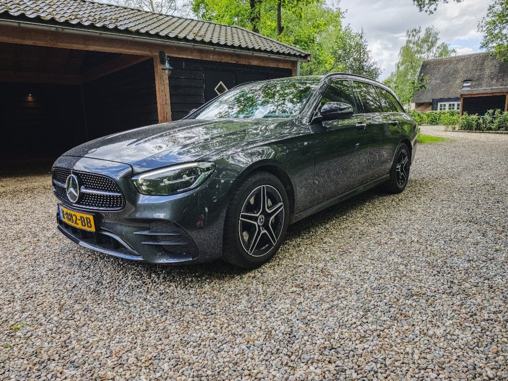 Mercedes E300e Estate - AMG - Dealeronderhouden - Garantie, Auto's, Automaat, Achterwielaandrijving, Zwart, 4 cilinders