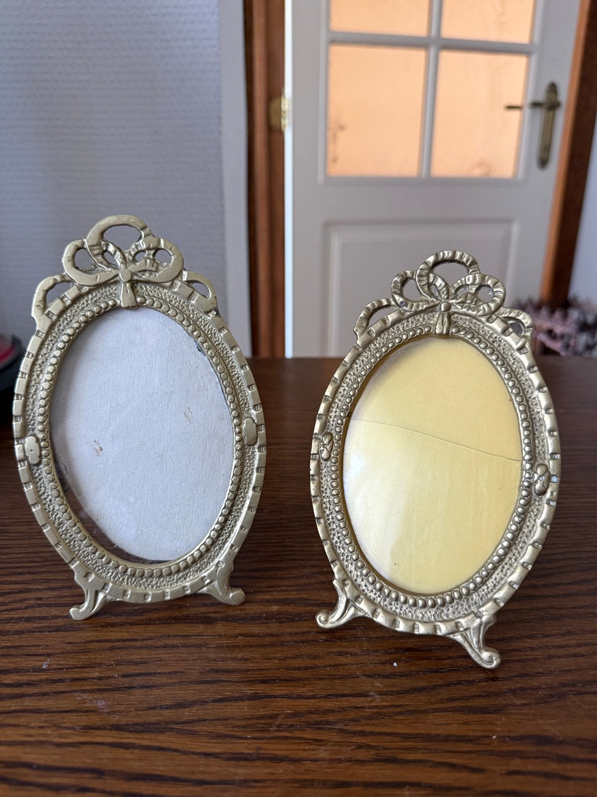 2 Antieke fotokaders - ovaal, goudkleurig, sierlijk, Ophalen, Gebruikt, Met sierrand, Fotolijst