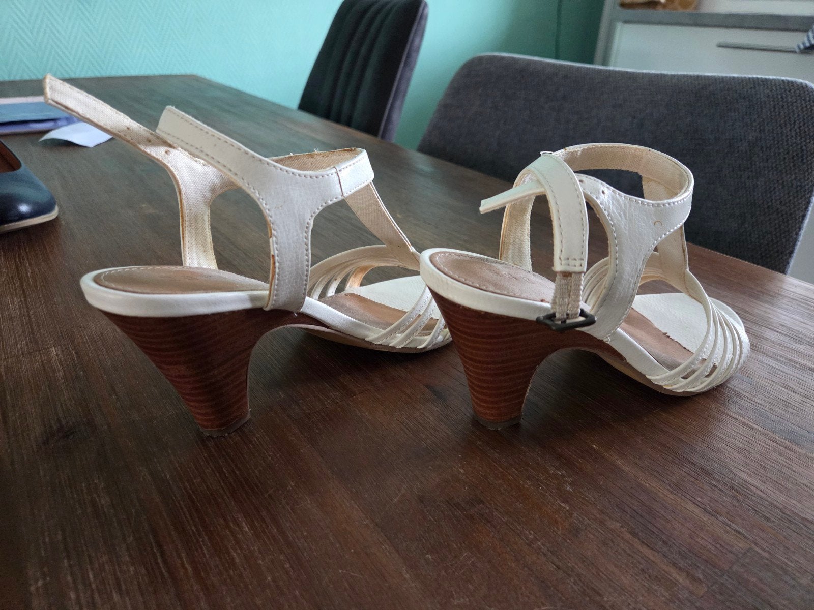 Esprit sandalen met hak - wit/beige - maat 39, Kleding | Dames, Schoenen, Ophalen