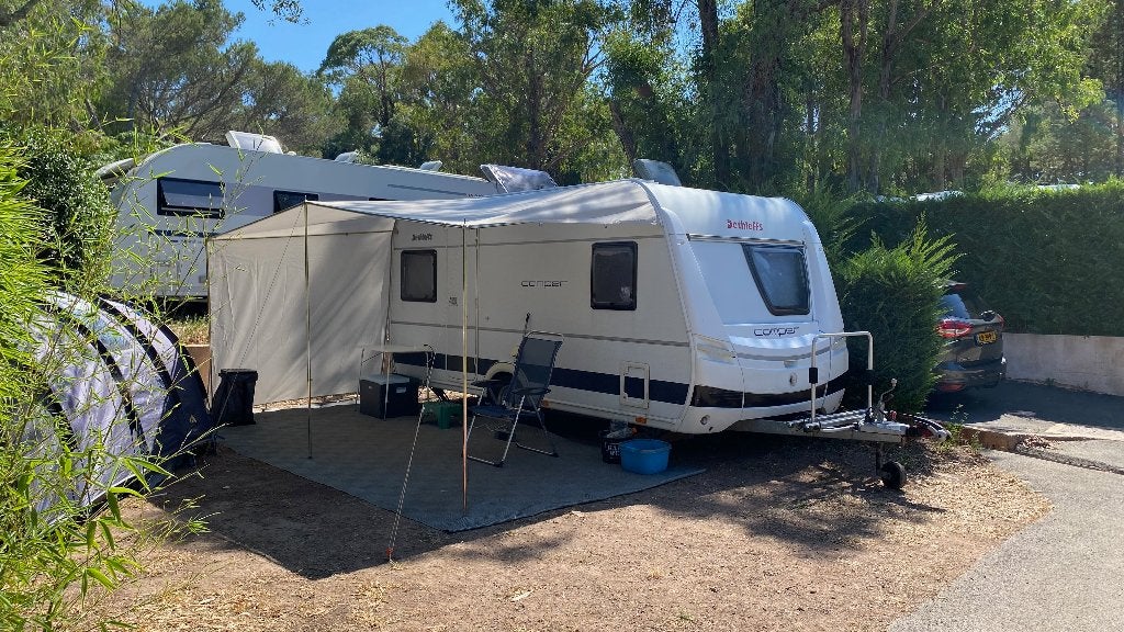 Dehtleffs Camper 450 FL | mover - voortent - luifel, Standaardzit, Omvormbare zithoek, Schokbreker, 750 - 1000 kg