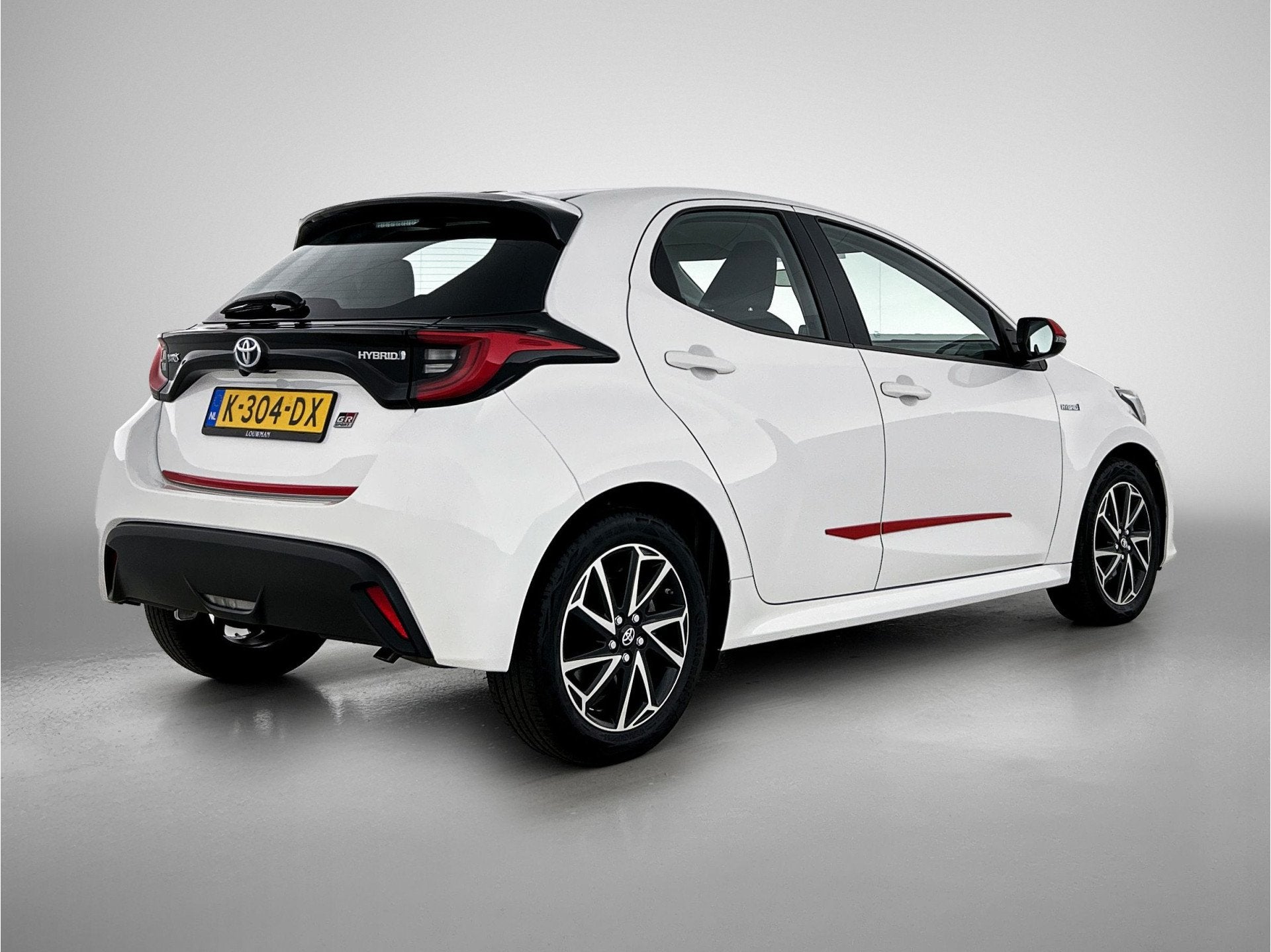 Toyota Yaris 1.5 Hybrid Dynamic | Multimedia pack |, 12 maanden, Gebruikt, Bedrijf, Hybride Elektrisch/Benzine