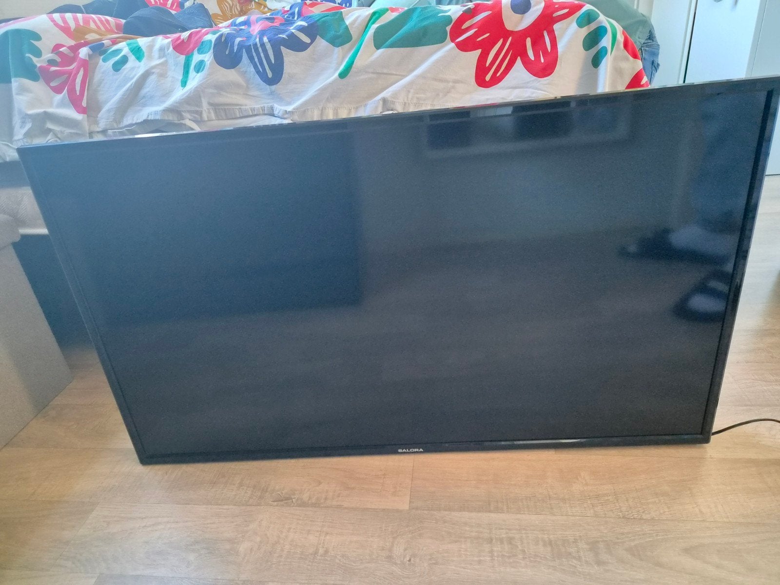 Salora 40 inch tv met muurbevestiging, LED, 50 Hz, HD Ready (720p), Zo goed als nieuw