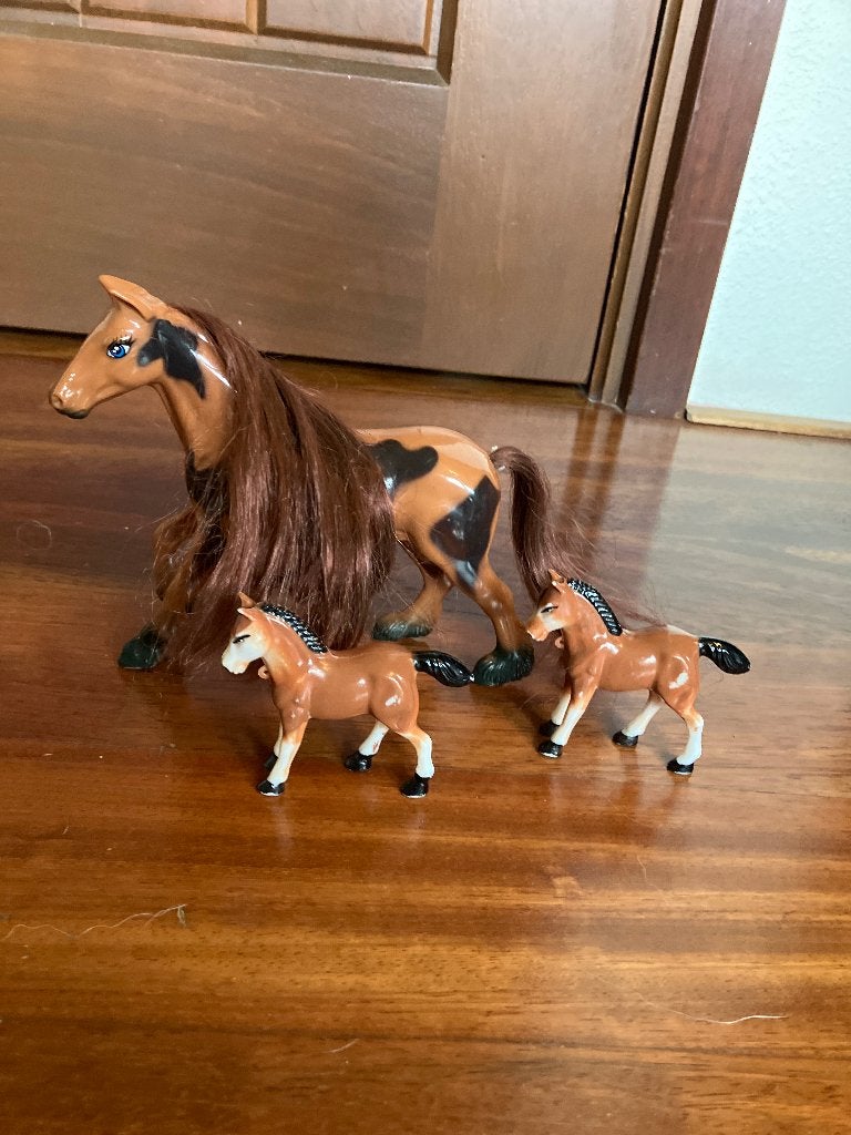Barbie paard met veulens, Ophalen of Verzenden, Zo goed als nieuw, Barbie