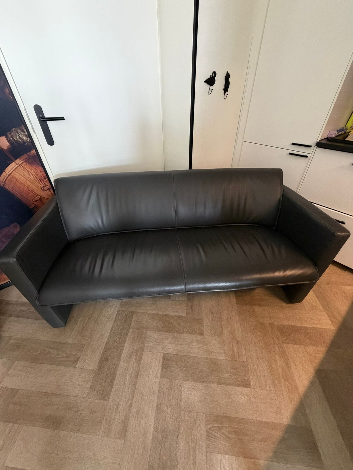 Leolux Fiabo 2-zits designbank - zwart leer, Ophalen, 150 tot 200 cm, Tweepersoons, Zo goed als nieuw