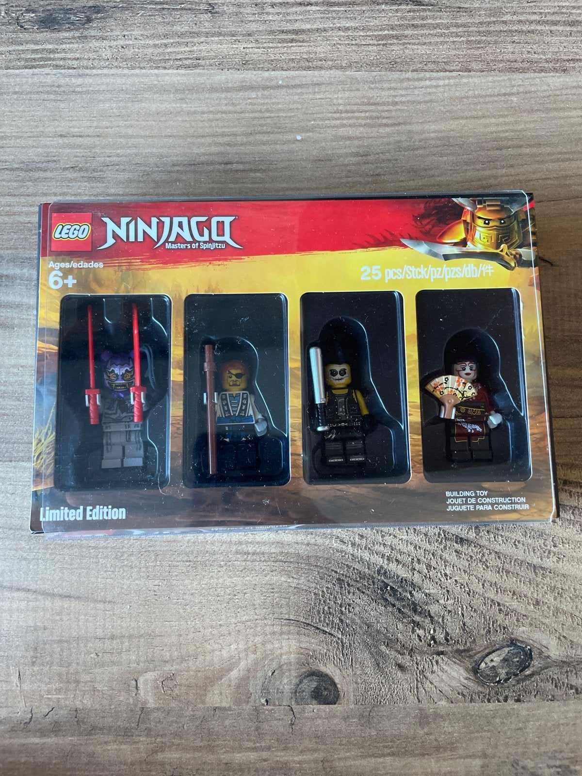 LEGO Ninjago Limited Edition Toys R Us Figuren Set 5005257, Ophalen of Verzenden, Nieuw, Overige merken