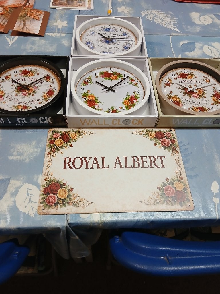 klok met decor old country rose/moonlight rose en wandbord, Ophalen of Verzenden, Nieuw, Overige materialen, Overige typen