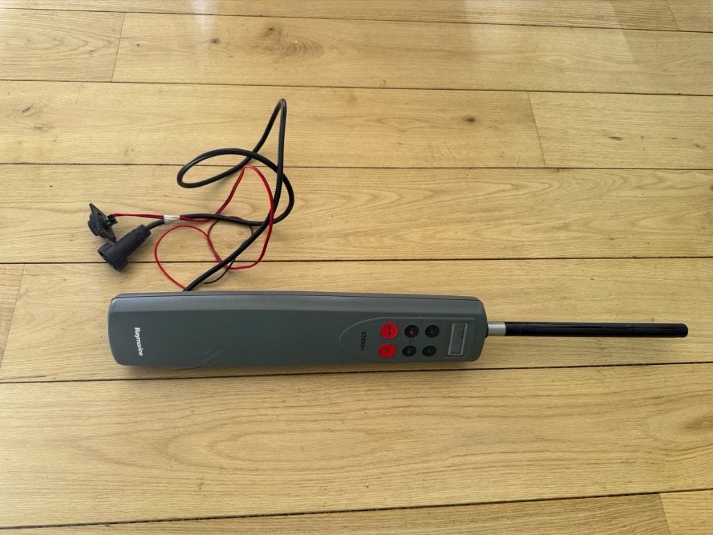 Raymarine ST2000 Plus helmstok stuurautomaat, Watersport en Boten, Navigatiemiddelen en Scheepselektronica, Ophalen of Verzenden