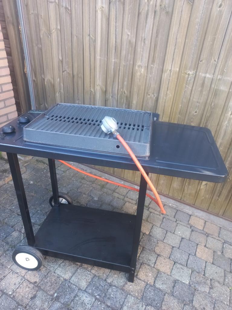 Gasbarbecue met 2 grilplaten., Ophalen