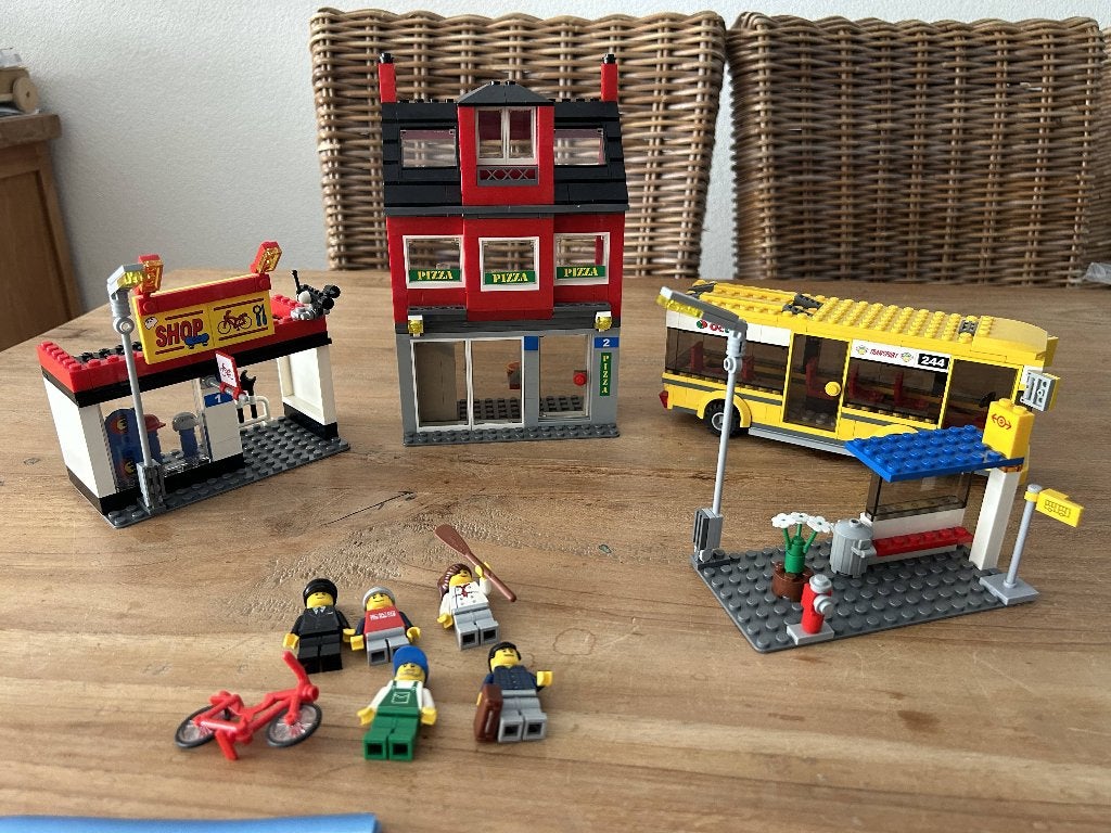 Lego City 7641 Straathoek met Bus en Pizzeria, Kinderen en Baby's, Speelgoed | Duplo en Lego, Compleet, City, Lego, Ophalen of Verzenden