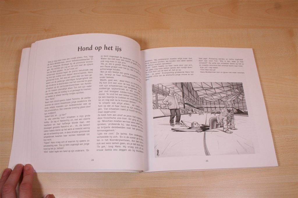 Bij hoog & bij laag — Columns uit Nieuwsblad v/h Noorden, Ophalen of Verzenden, Zo goed als nieuw