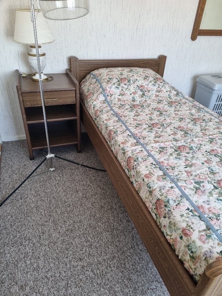 seniorenbed met electrische lattenbodem 90x200, Ophalen, 90 cm, Eenpersoons, Bruin