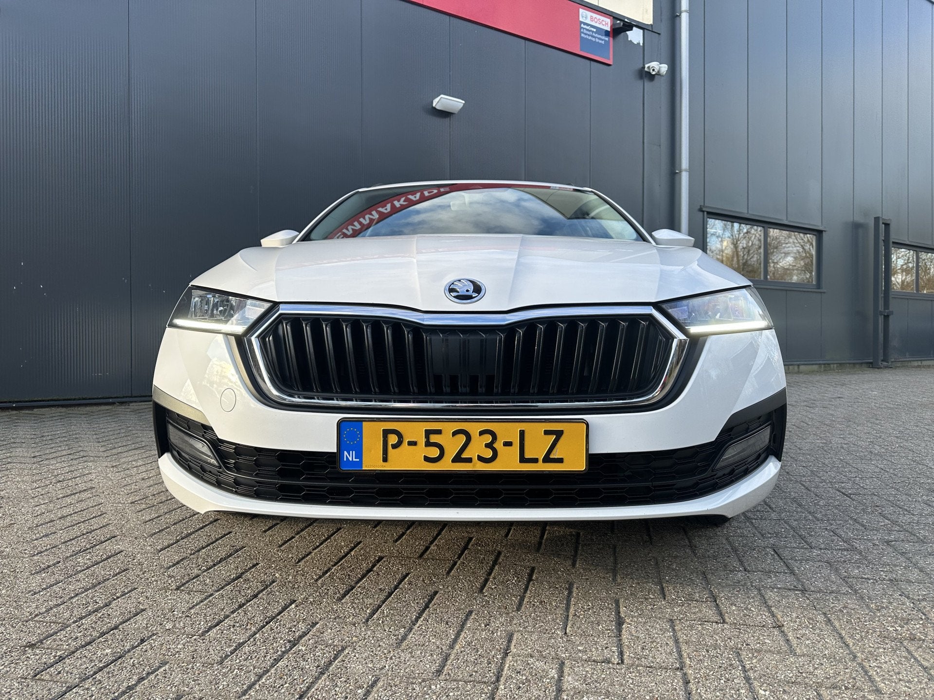 Skoda Octavia Combi 1.0 TSI Ambition (bj 2022), Auto's, 12 maanden, Stof, Gebruikt, Euro 6