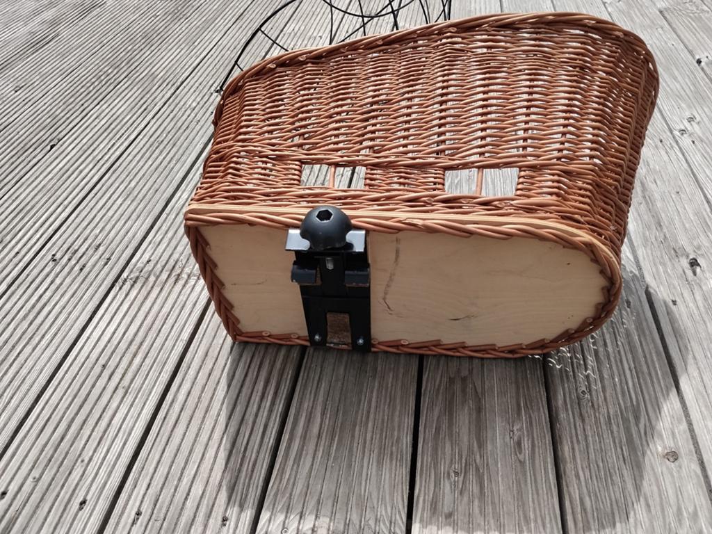 Rotan Fietsmand met Bagagedrager bevestiging en Rek, Ophalen, Zo goed als nieuw