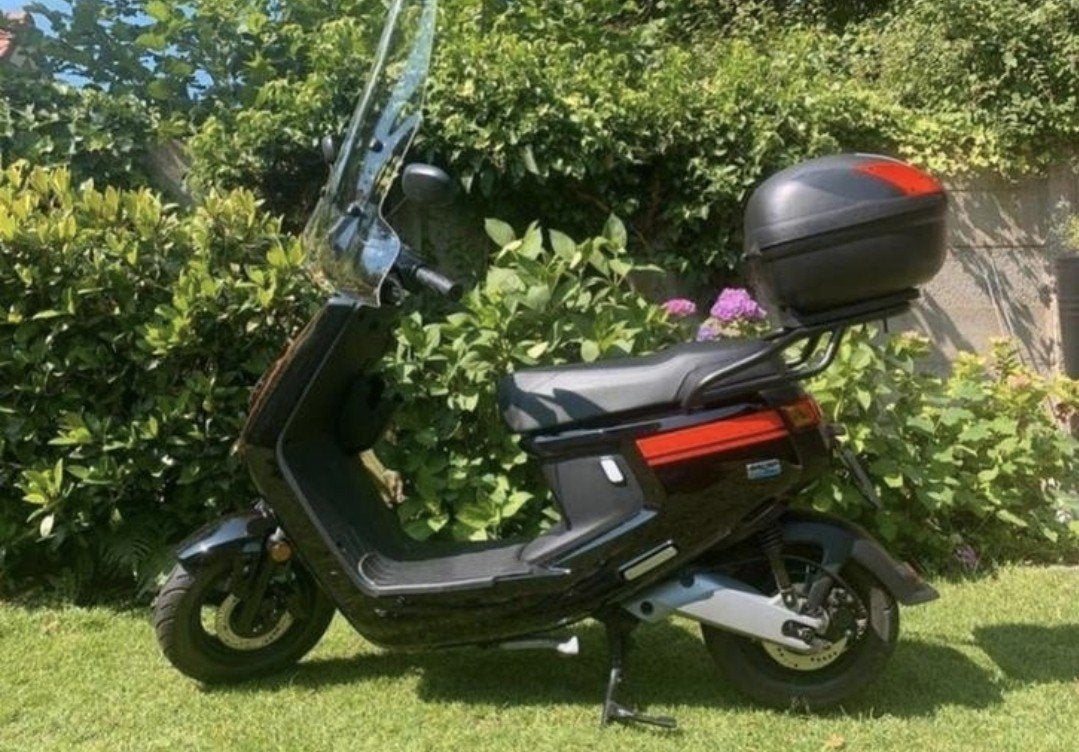 NIU elektrische scooter met windscherm en topkoffer, Ophalen, Gebruikt, Elektrisch, Overige merken