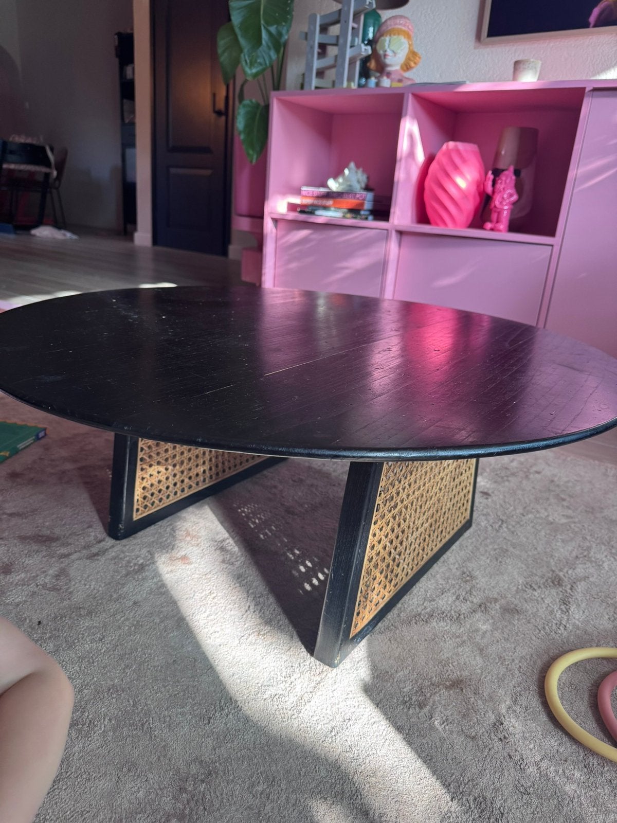 Tafel HK living met rotanpoten, Huis en Inrichting, Ophalen, Gebruikt, Rond, 50 tot 100 cm