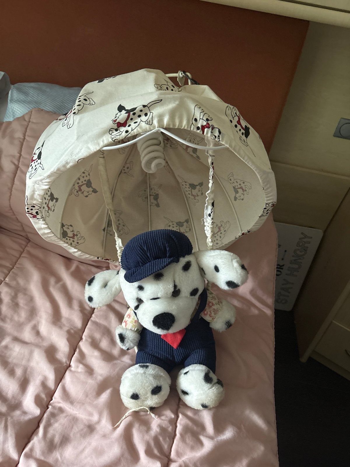 Dalmatiër knuffel met lampenkap - Zo goed als nieuw, Overige karakters, Zo goed als nieuw, Middelgroot (20 tot 80 cm), Met kleding of accessoire