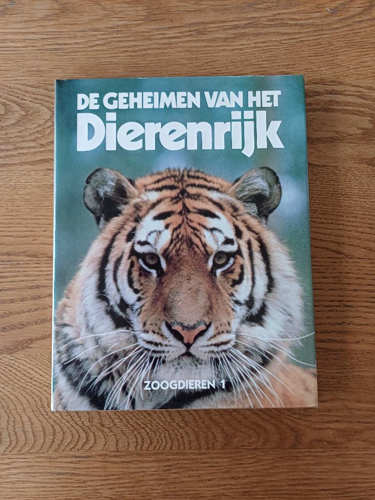 De geheimen van het dierenrijk - Zoogdieren 1, Boeken, Ophalen of Verzenden, Gelezen, Overige diersoorten