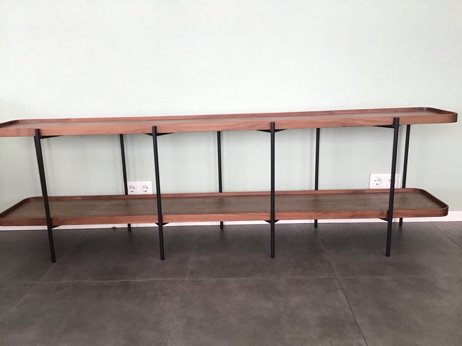 Lange houten wandplank met metalen poten, Ophalen, Zo goed als nieuw