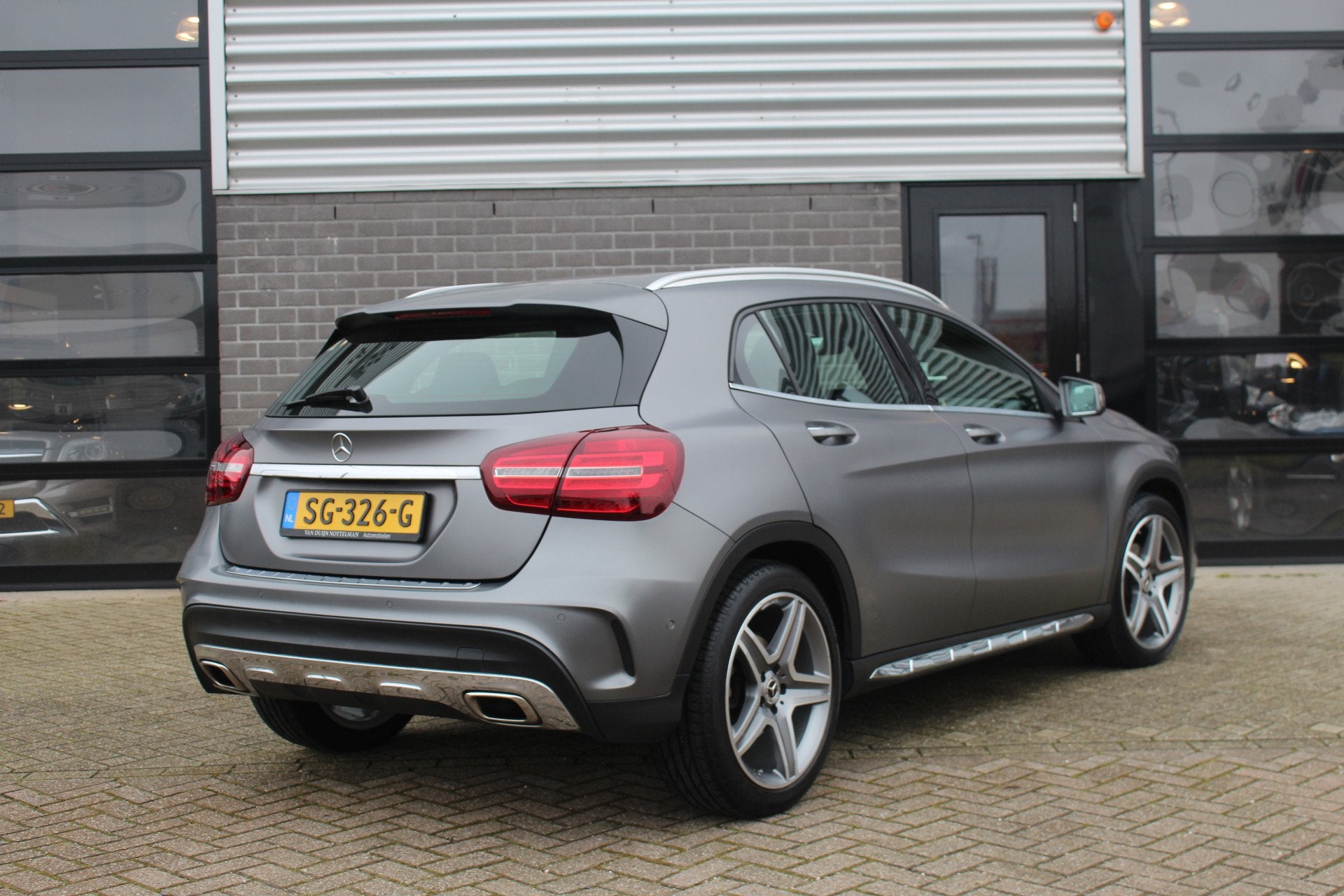 Mercedes-Benz GLA 180 Premium AMG / Keyless / Leer / N.A.P., Auto's, Dealer onderhouden, Gebruikt, 4 cilinders, 122 pk